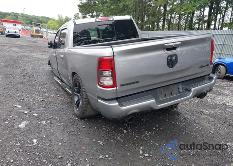 2021 Ram 1500 Big Horn 4X4 5'7 Box z USA, uszkodzony, nr VIN 1C6SRFFT4MN591114